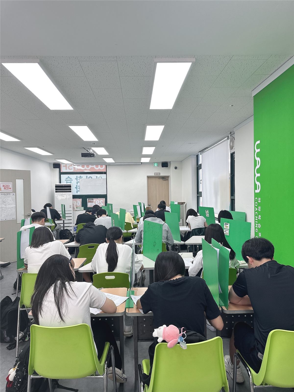 경기 오산 오산동 와와학습코칭 오산점 · 다 함께 몰입하는 교실과 6개월 진도표로 잡는 공부 습관
